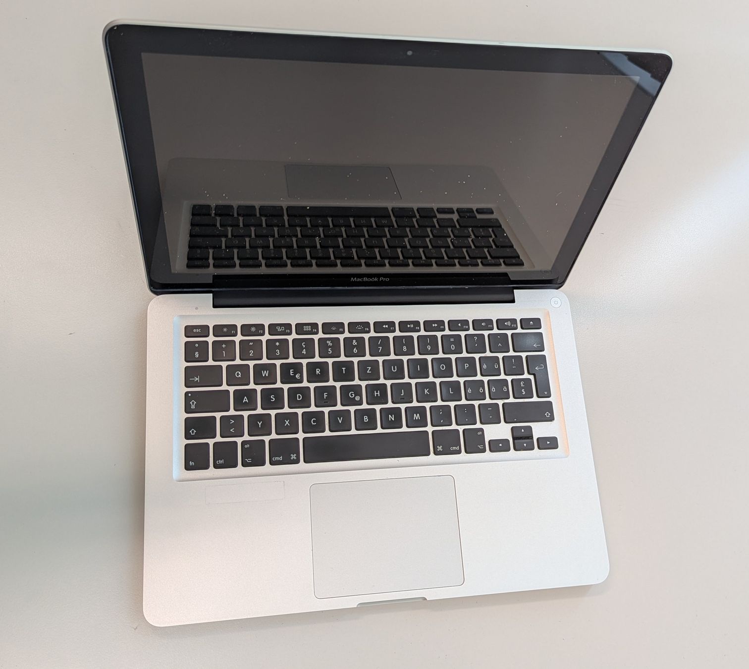 Apple Notebooks: MacBook Pro 13" 2011 – Defekt aus Zürich von pointedarch 1