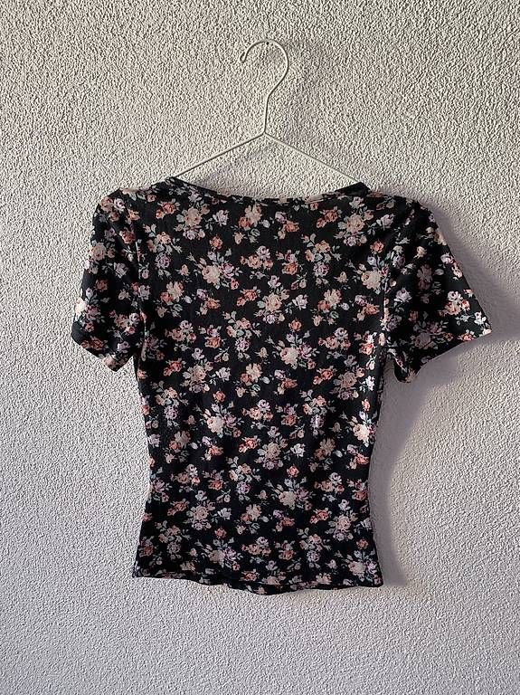 T-shirt: Blümchen Shirt – Usato da Wahlen b. Laufen venduto da Jeanine_T 1