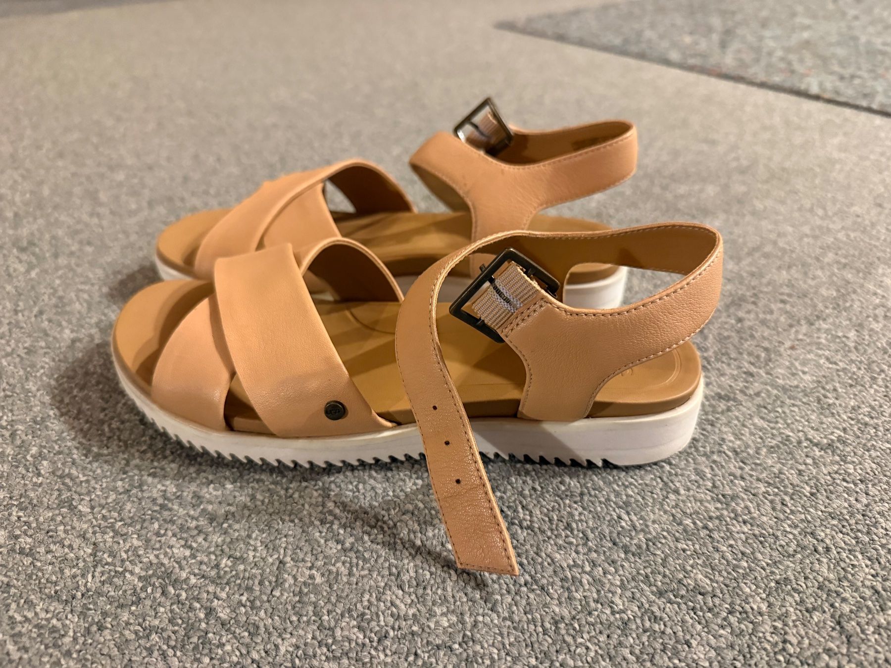Ugg Scarpe da donna: UGG Sandalen Damen Leder 38.5 – Usato da Boppelsen venduto da cha_