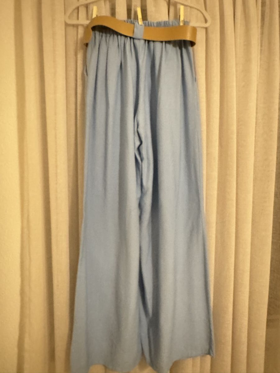 Pantaloni: Sommerliche, hellblaue Palazzo Hose mit Gürtel – Usato da Neuenegg venduto da mel_5pnq 1