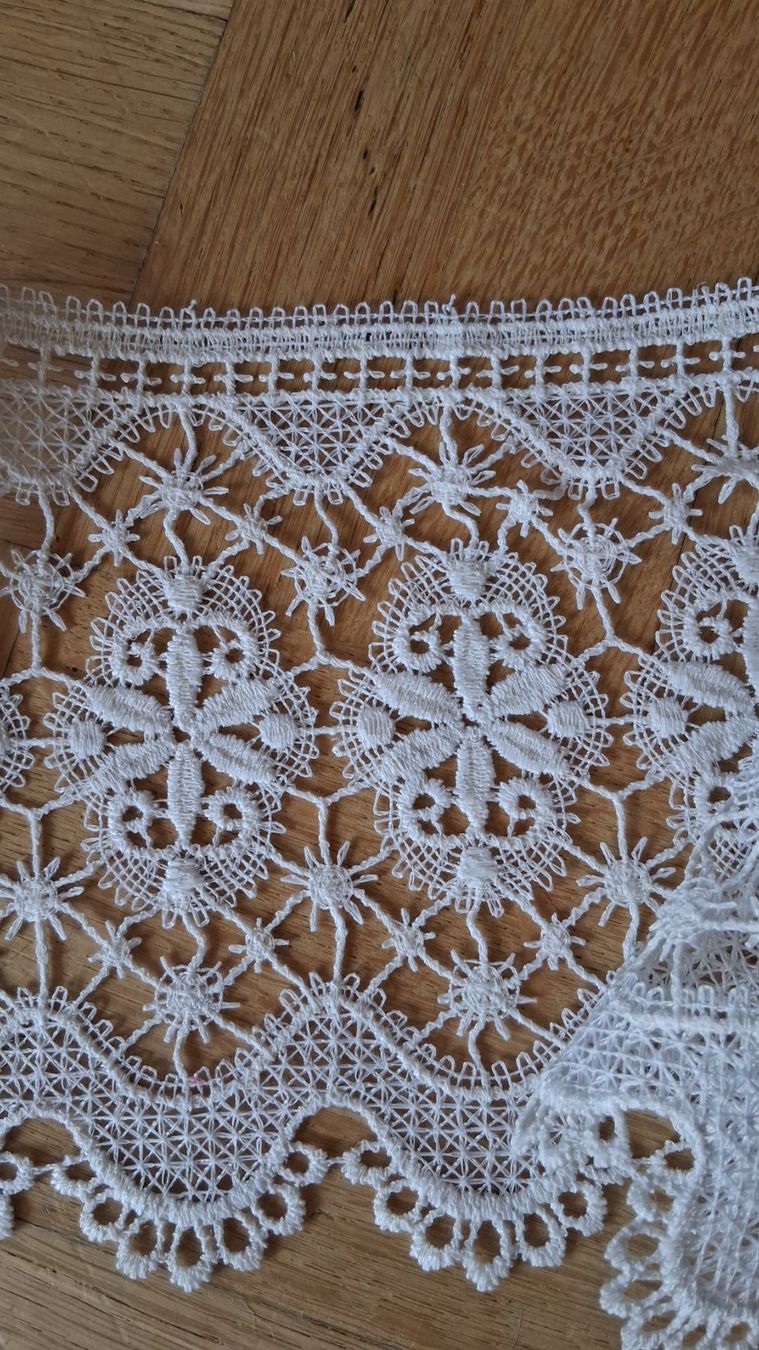 Tessuti: Vintage Spitze, ca. 19.30m – Usato da Schwende venduto da hetocht10 1