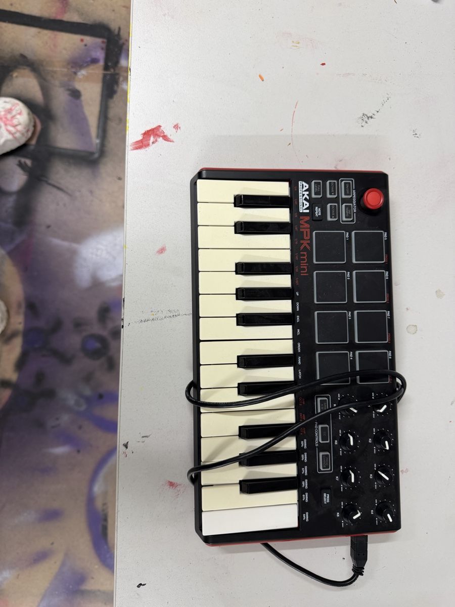 Akai Console di mixaggio: Akai Professional MPK mini - USB MIDI Keyboard / Controller – Usato da Uster venduto da Lirimazemi 1