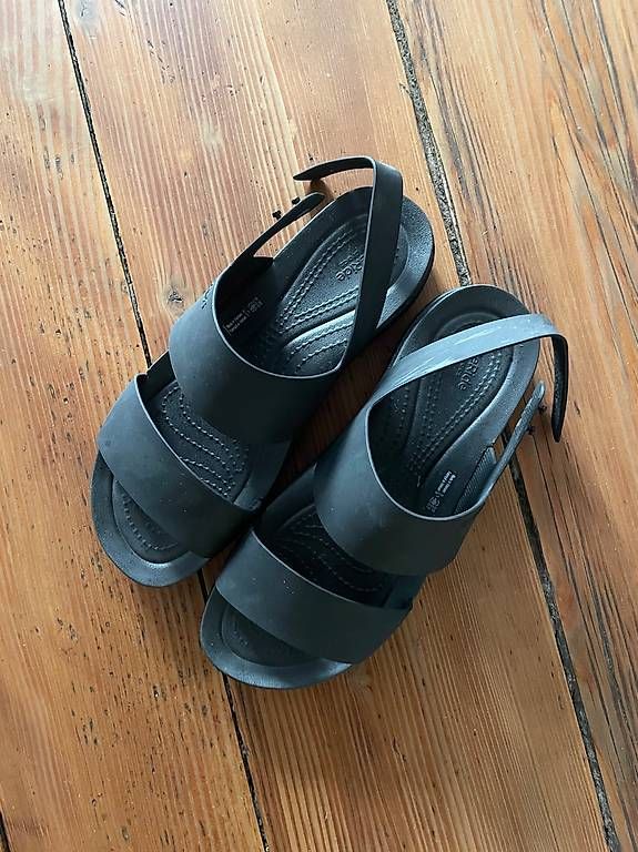 Crocs Damenschuhe: Neuwertige Crocs – Neu (gemäss Beschreibung) aus Bern von Noo0 2