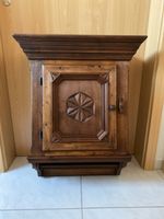 Alter Hängeschrank, Gänterli , Holz massiv.