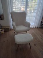 Sessel mit Hocker