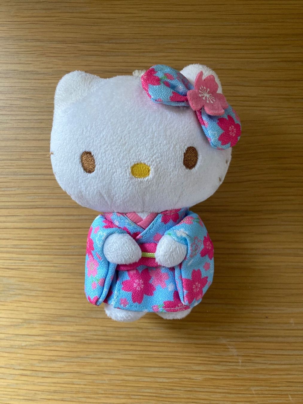 Hello Kitty Giocattoli: Hello Kitty en Kimono traditionnel, lot de 2. – Usato da Confignon venduto da Gd8 1