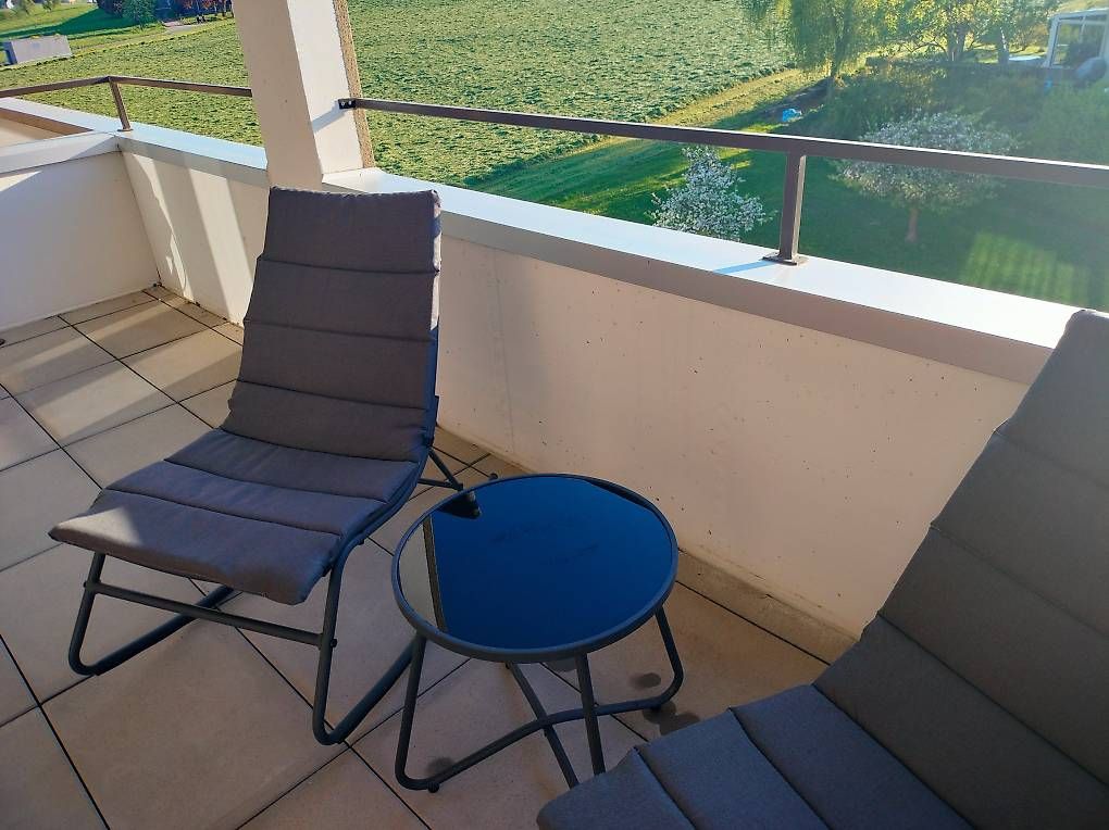 Set di tavolo e panche: Balkon Set / Stühle mit Tisch – Usato da Sins venduto da cam_f5l5 2