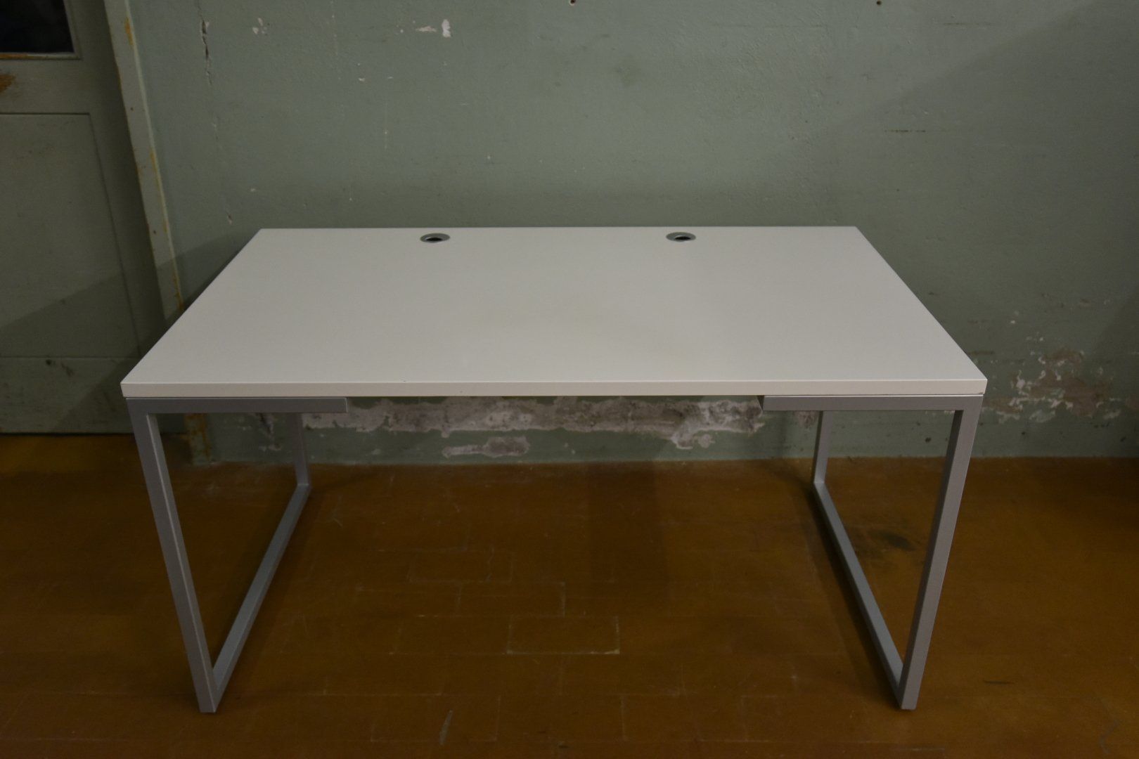 Scrivanie: Schreibtisch mit Metallgestell – Usato da Lichtensteig venduto da UsedINStore 3
