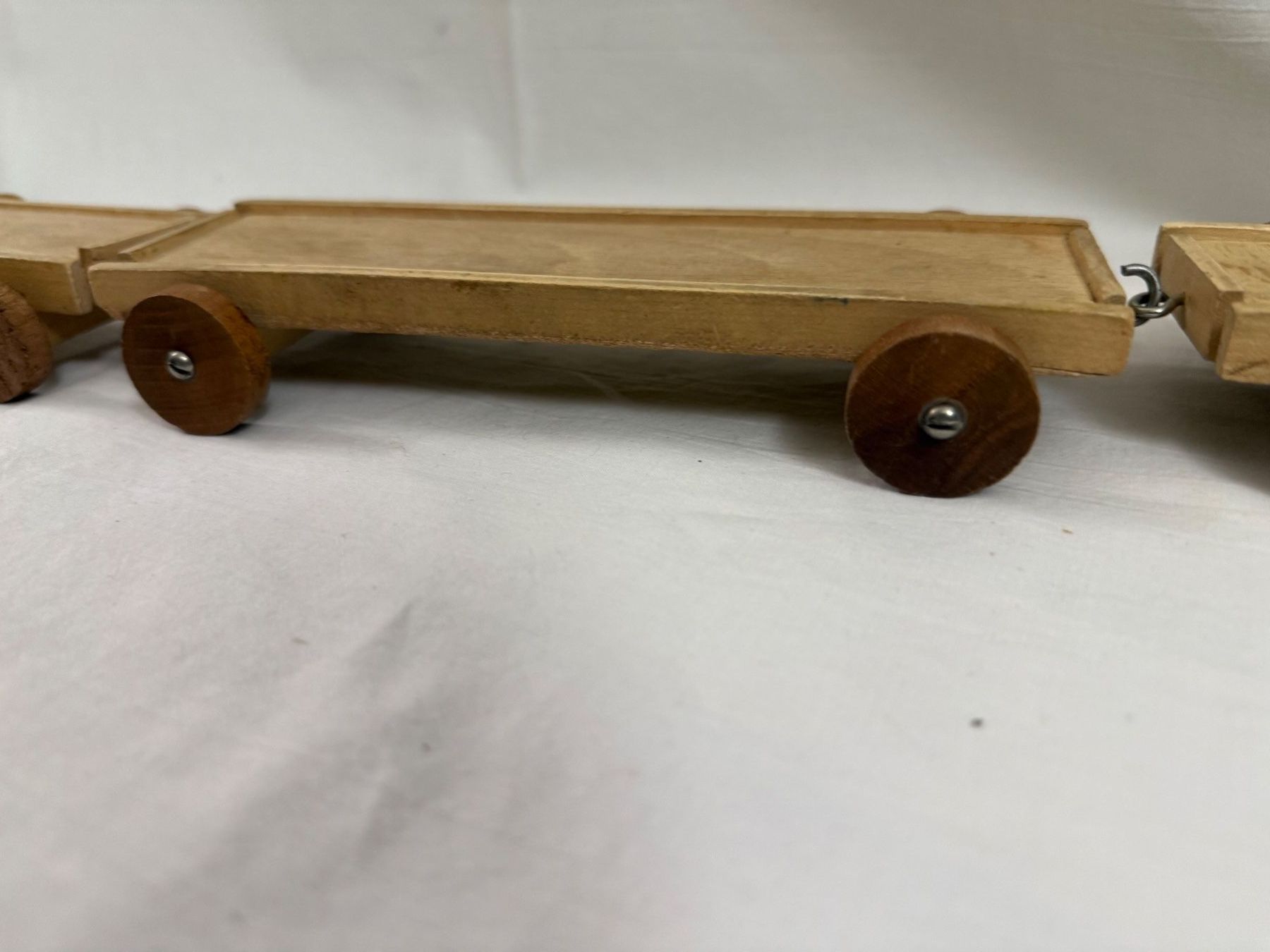 Giocattoli: Holz-Eisenbahn mit roten Rädern – Usato da Bern venduto da rewe45 4