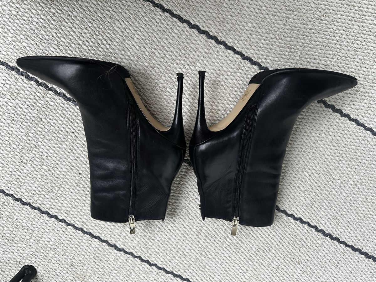 Guess Scarpe da donna: Black leather Guess stiletto ankle boots 40 – Usato da Zürich venduto da kas_g26m 2