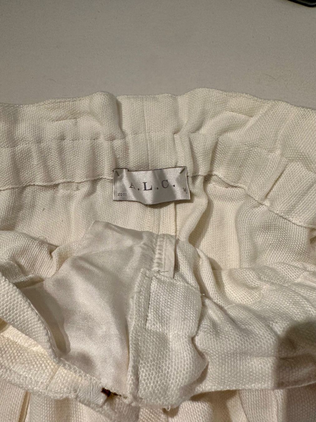 Pantaloni: A.L.C Linen off white shorts – Nuovo e nell'imballaggio originale da Dallenwil venduto da ZD2019 3