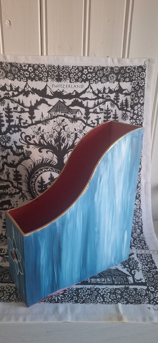 Altro per la casa: Magazinständer blau mit Blumenmuster innen rot – Usato da Matten b. Interl venduto da Daeni_2000 2