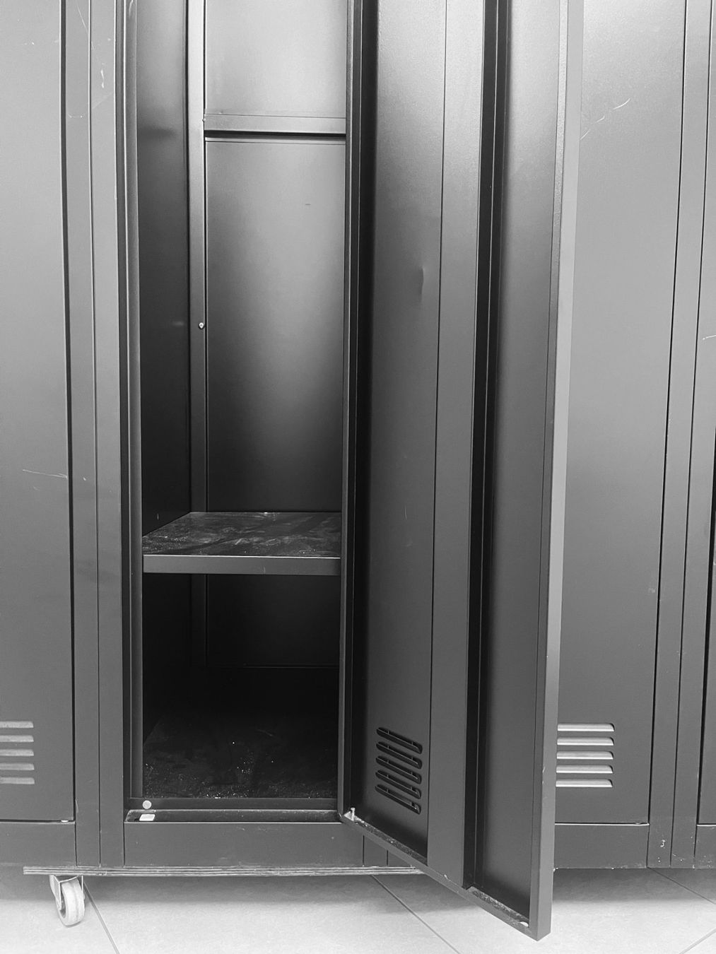 Armadi: Garderobe / Spind / Locker aus Stahl – Usato da Basel venduto da Agnino_Pdz 6