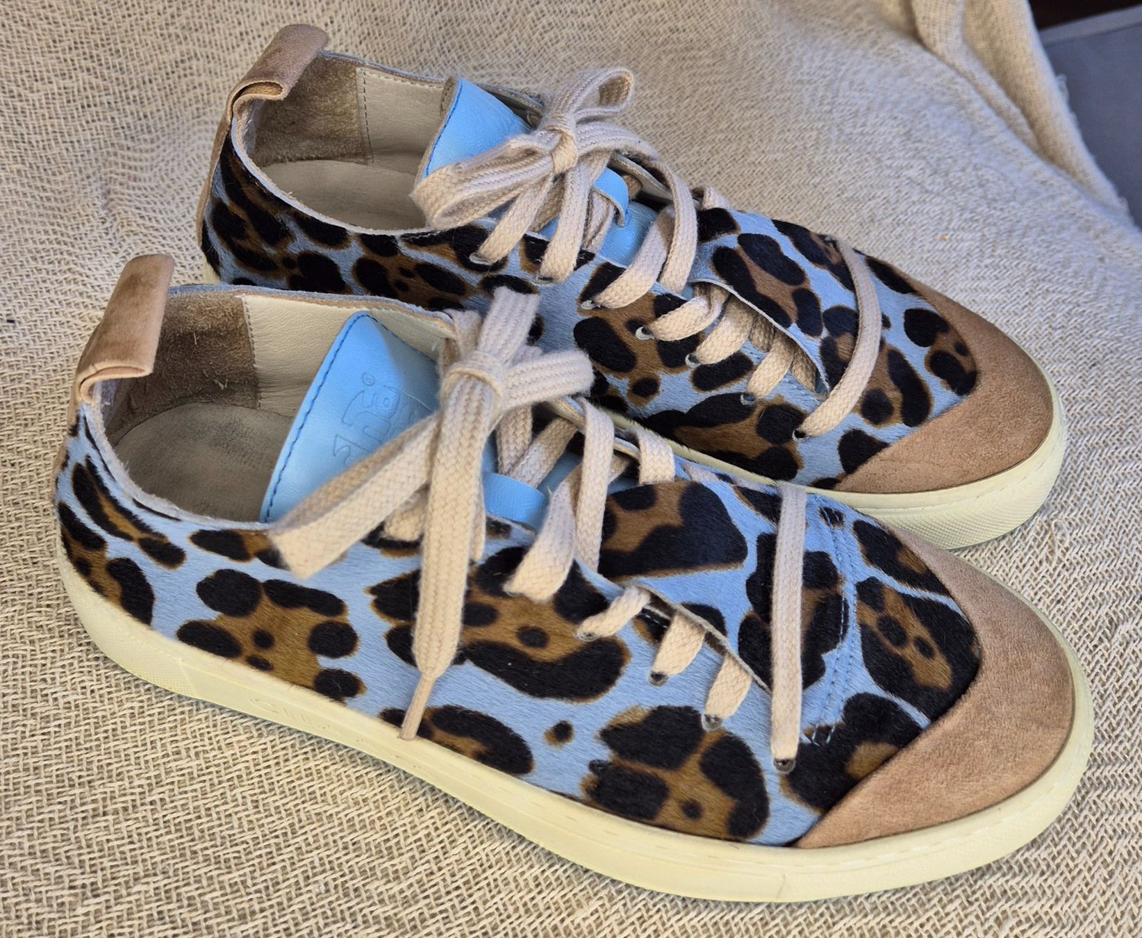 Scarpe da donna: Turnschuhe mit Fell chaaya – Usato da Leissigen venduto da ali_k9v8 2