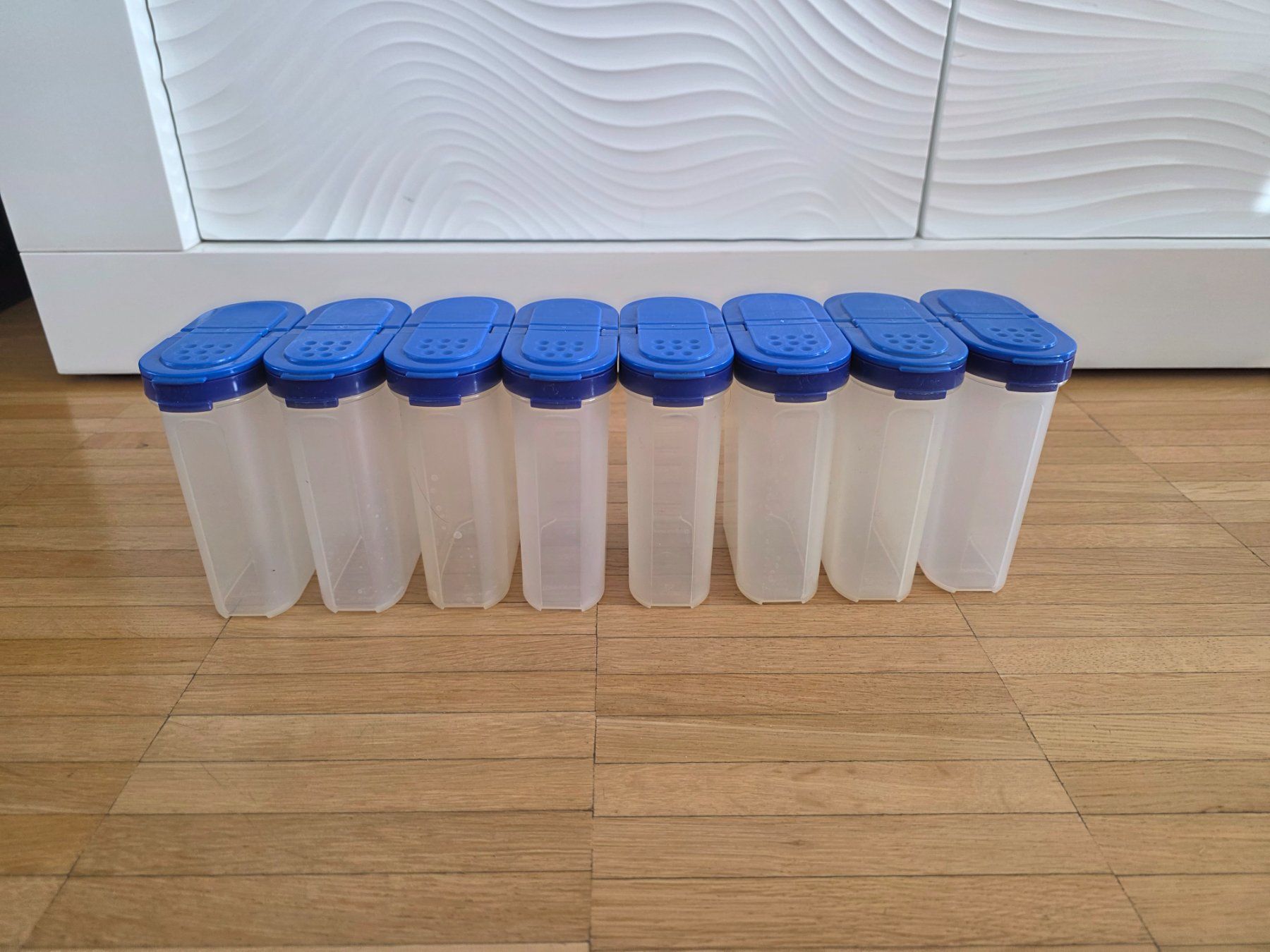 Tupperware Contenitori & Simili: Tupperware Gewürzbehälter Set, Blau, 8 Stk. – Usato da Laufenburg venduto da may_r2st 1