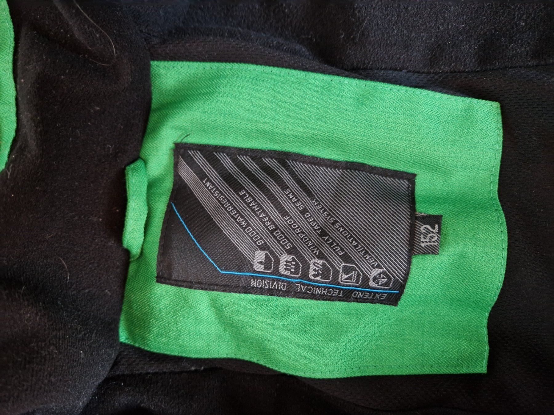 Jacken: Winterjacke, grün, Grösse 152, gem. Abb. – Gebraucht aus Niederwil SG von kaseopeia 2