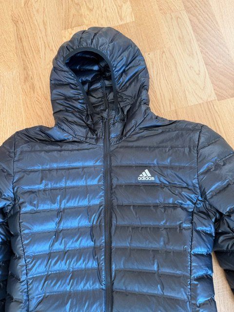 Adidas Giacche: Adidas Performance VARILITE HOODED DOWN Gr.S New – Nuovo (secondo la descrizione) da Wabern venduto da adamovski 3