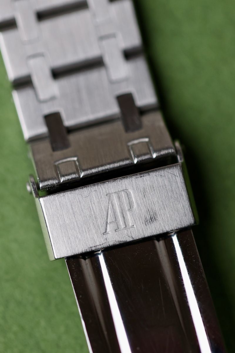 Audemars Piguet Orologi: Audemars Piguet Royal Oak Day-Date Cream Dial – Usato da Zürich venduto da Centralwatches 4