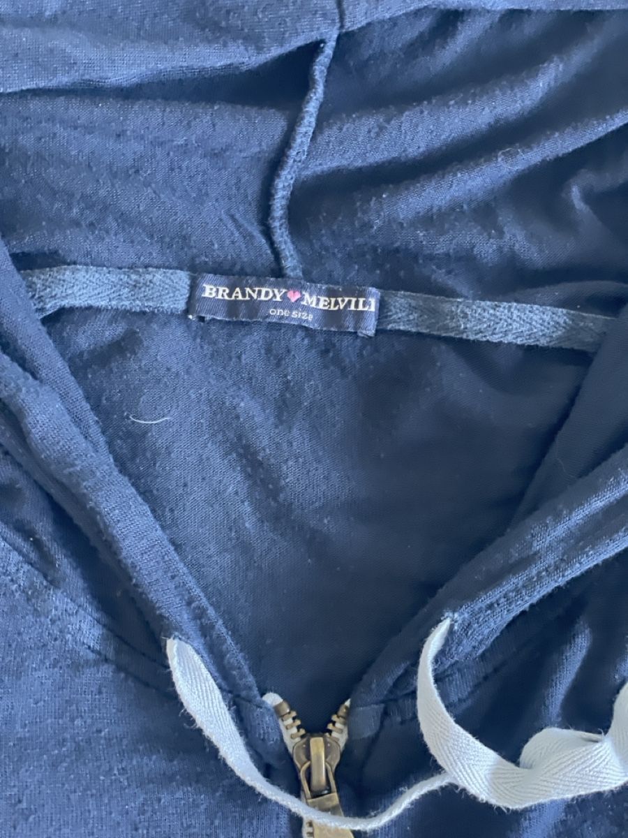 Brandy Melville Pullover & Sweatshirts: Brandy Melville jacket Veste à capuche zippée – Gebraucht aus Cressier NE von leiestla 1