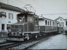 CJ Chemins de fer du Jura mit Ce 2/2 Nr. 1 und zwei ex-SBB-P