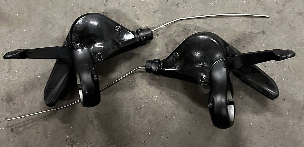 Shimano Ersatzteile: Schalthebel Shimano Deore 3x9 Gänge – Gebraucht aus Bern von Achkrach