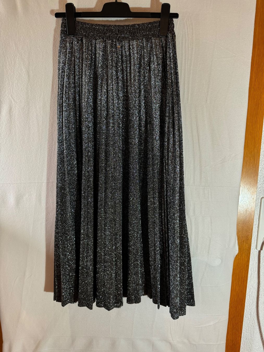 Guess Röcke: Glitzernder schwingender Rock von Guess Gr. 36 – Gebraucht aus Grosswangen von second_hand_dress 6