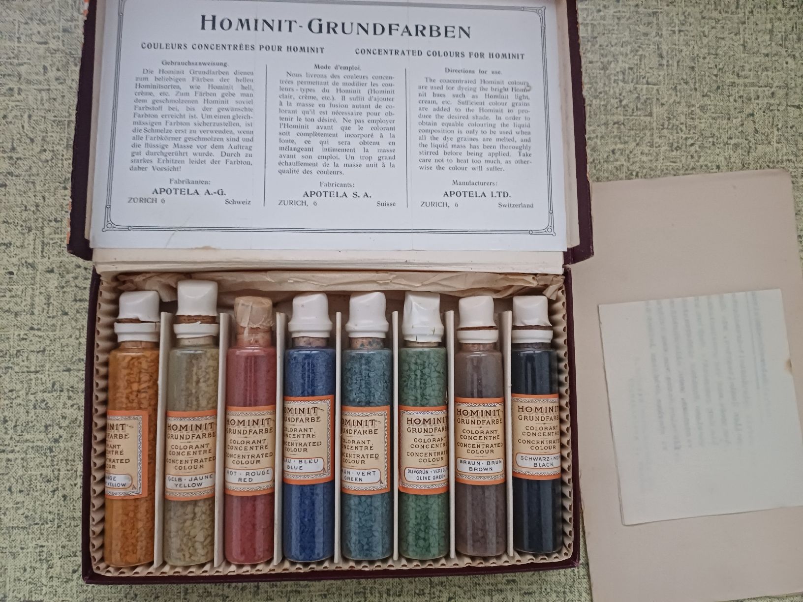 Colori: Hominit-Grundfarben antik – Usato da Ebersecken venduto da Napf08 4