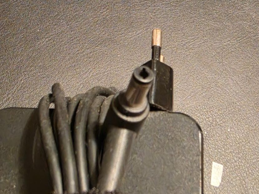 Asus Caricabatterie: Asus Laptop Chrager Ladekabel – Usato da Feusisberg venduto da luk_5zkg 2