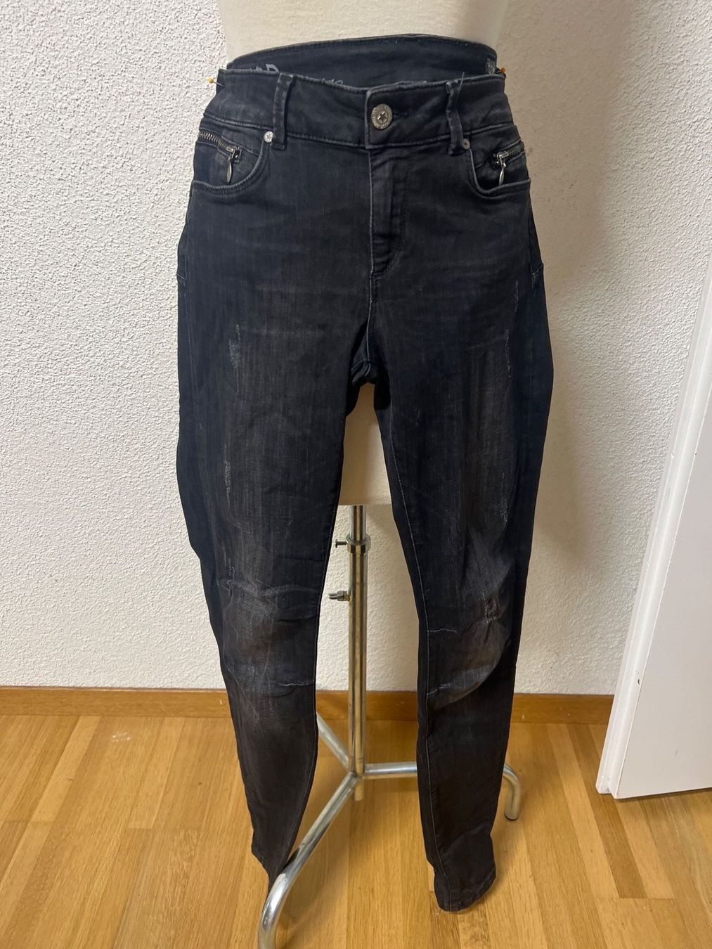 Jeans: coole M.O.D Jeans 28/32 – Usato da Maienfeld venduto da 8796
