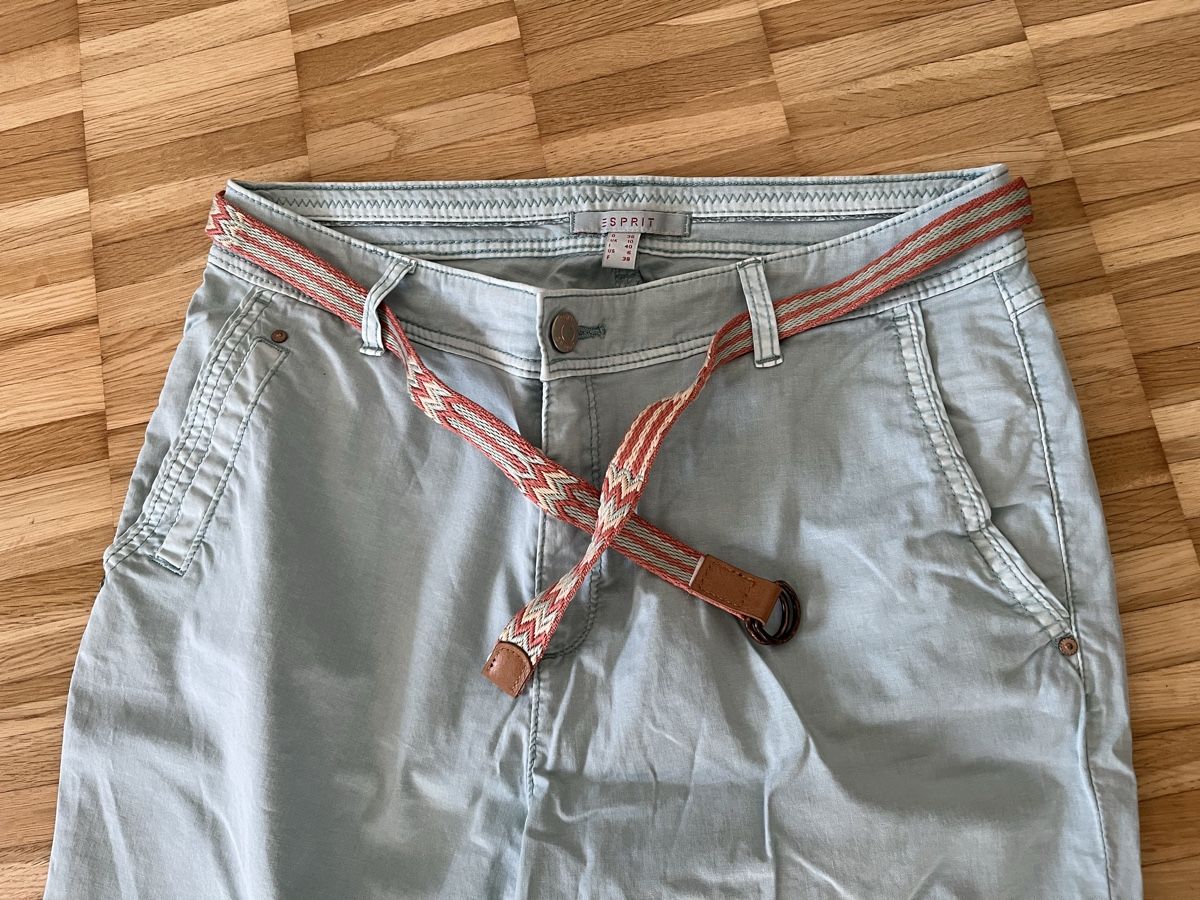 Esprit Pantaloni: Hose mit Gurt  – Nuovo (secondo la descrizione) da Schliern b. Köniz venduto da medion3098 1