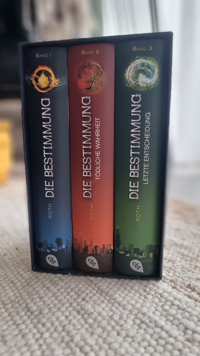 Bücher: Die Bestimmung von Veronica Roth – Gebraucht aus Chur von laramente