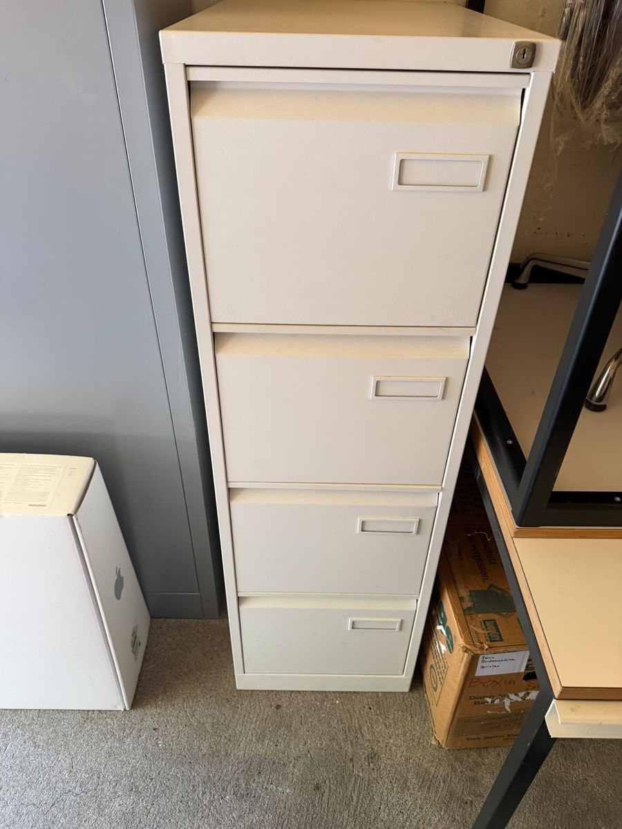 Schränke: Metalschrank mit 4 Schubladen  – Gebraucht aus forch von Draechli789 1