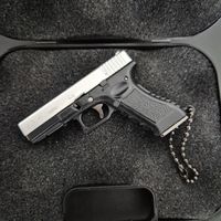 Schlüsselanhänger Glock 17, silber/ schwarz