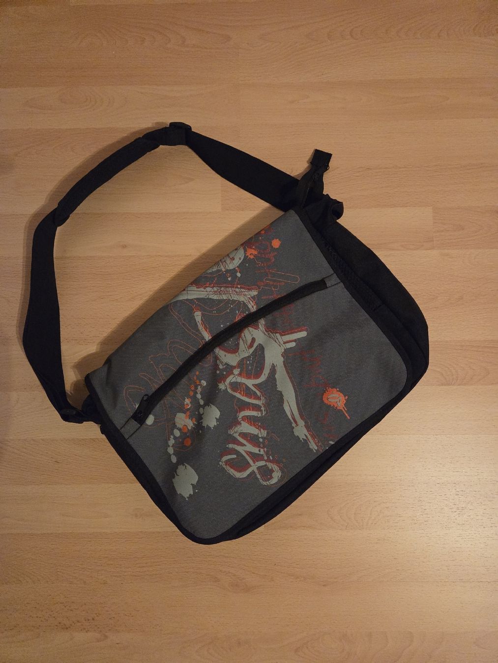 Taschen: Umhängetasche grau schwarz – Gebraucht aus Wauwil von seriously3 2