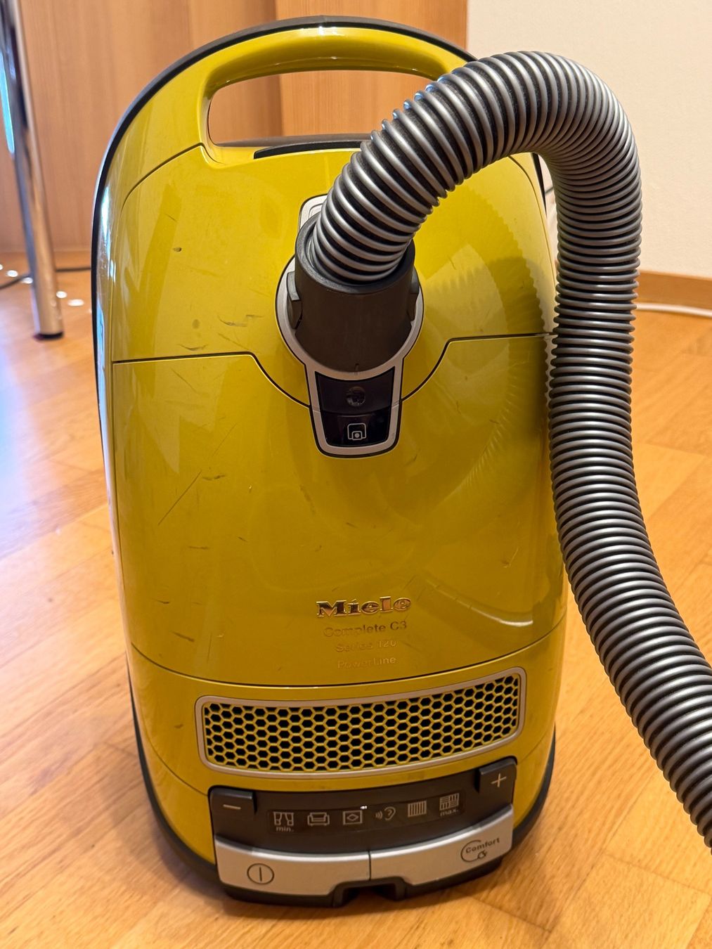 Miele Aspirapolveri & Accessori: Miele Staubsauger Complete C3 Series 120 Power Line – Usato da Chur venduto da Caroline__ 5