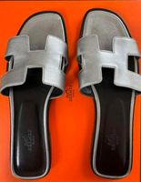 Hermès Oran Sandalen, Gr. 38.5, Farbe Silber Metallic