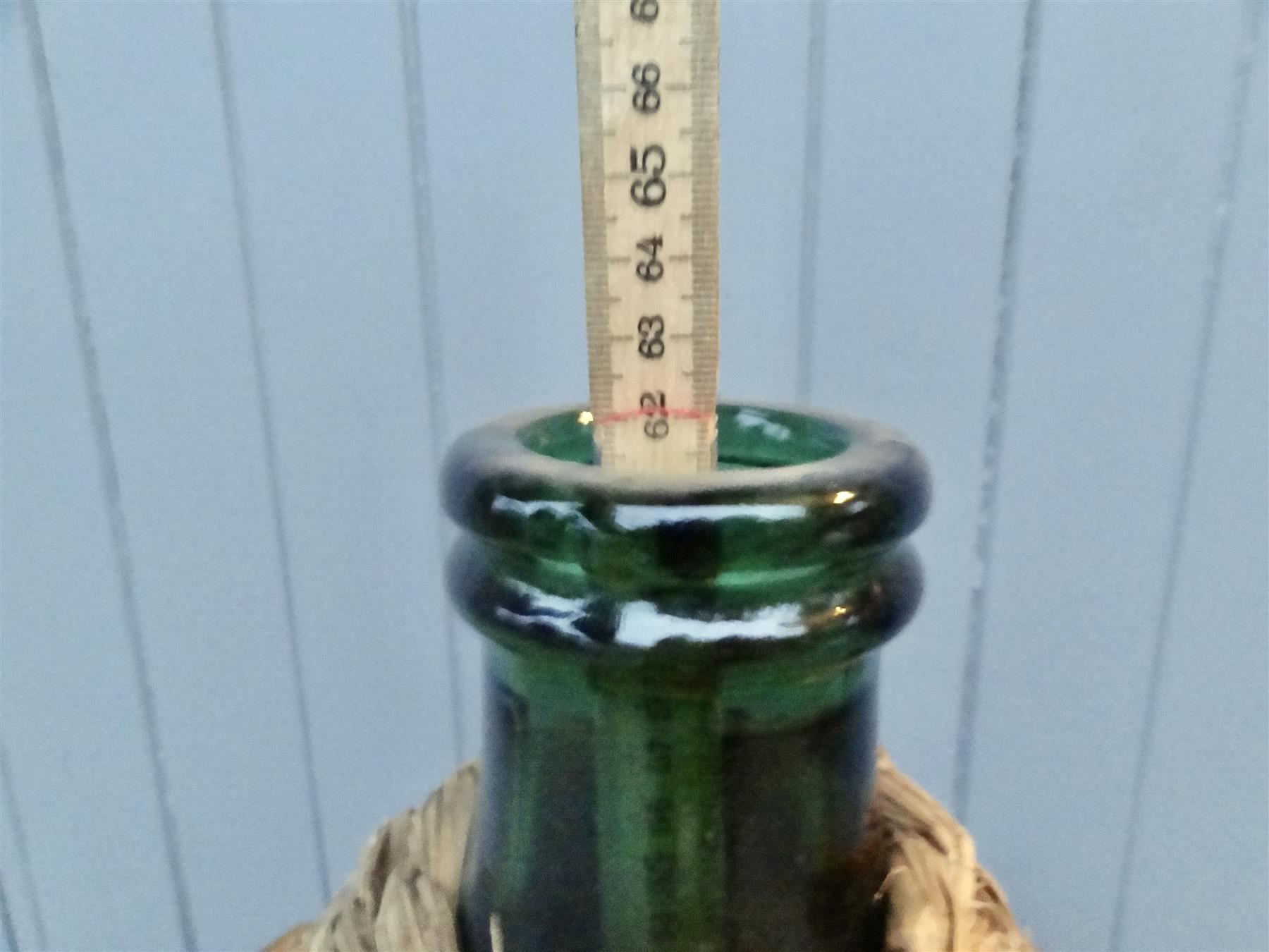 Bottiglie: alte sehr grosse Korbflasche – Usato da Kerzers venduto da Flaschenposten 7