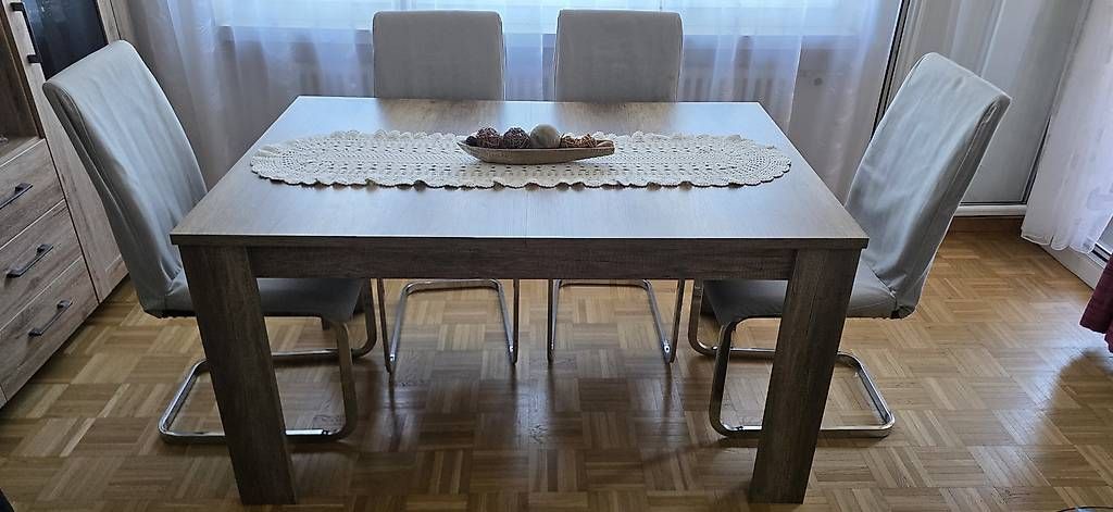 Tavoli: Esstisch mit 4 Stühle – Usato da Grüningen venduto da Hibiscus67