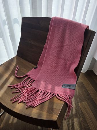 Schal Guess pink mit Fransen guter Zustand gebraucht