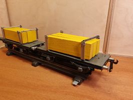 Zwei alte Buco Holzwagen in Spur 0