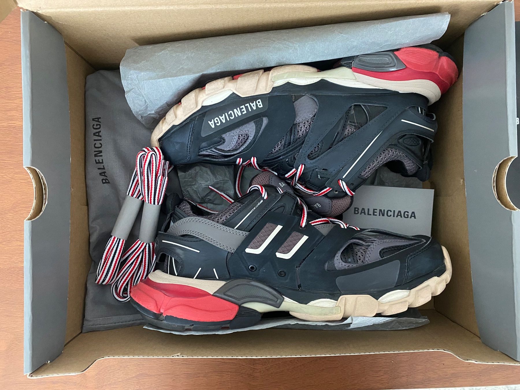 Balenciaga Scarpe da uomo: Balenciaga TRACK, 38, noir + rouge – Usato da Bussigny venduto da cac_q2c6 1