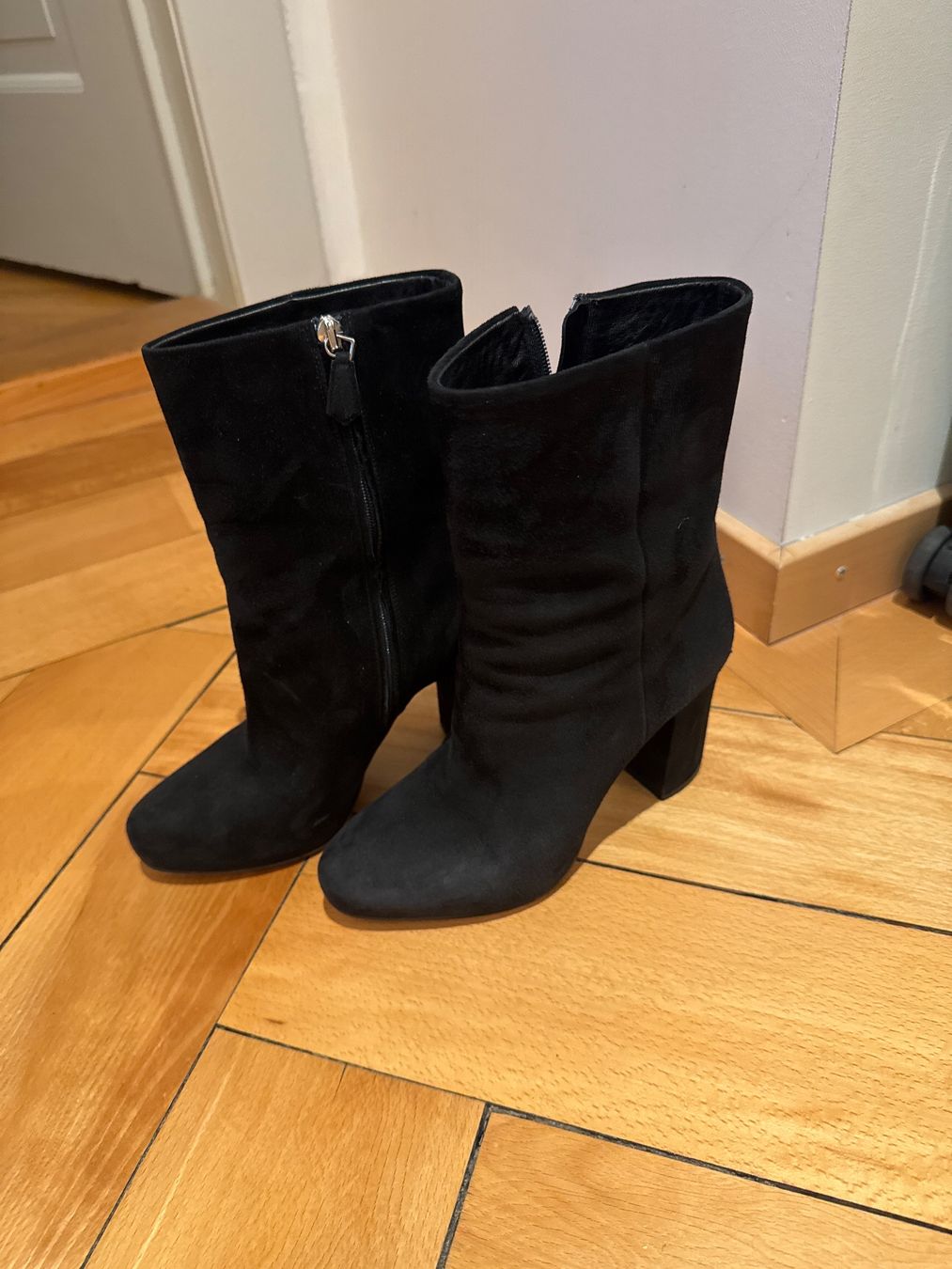 Prada Scarpe da donna: Prada Wildlederstiefel Gr. 36 – Usato da Zürich venduto da Aliciki 5