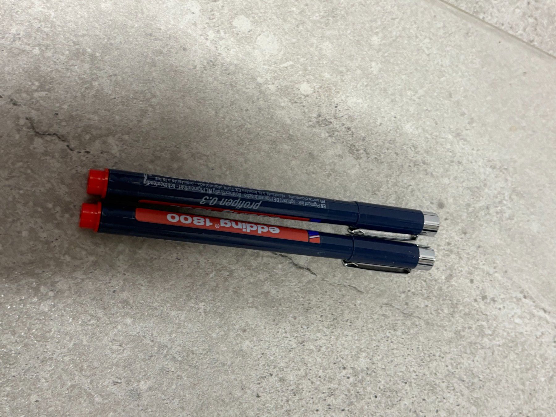Penna & Evidenziatori: 2x Stylo rouge Edding 1800 neuf – Nuovo (secondo la descrizione) da Salvenach venduto da gwenwywar
