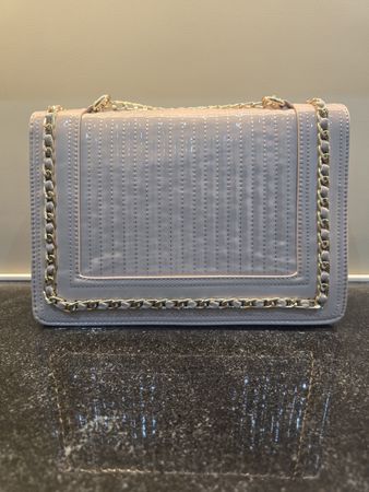 Damen Tasche Beige Lack mit Goldkette – NEU