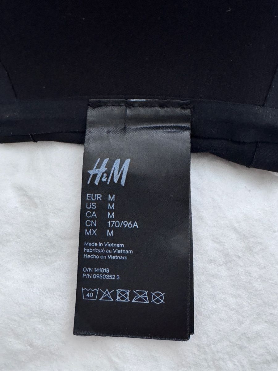 H&M Top: H&M Black Sports Bra – Usato da Zürich venduto da Tanja_G88 3