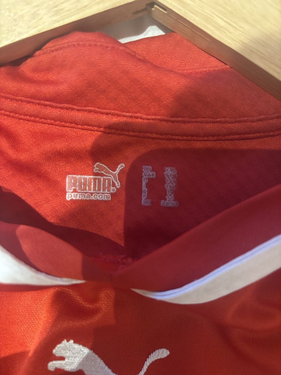 Puma Scarpe, pantaloni & magliette da ginnastica: Maillot suisse 2011 pour enfants – Usato da Le Grand-Saconnex venduto da pat_9wgt 2