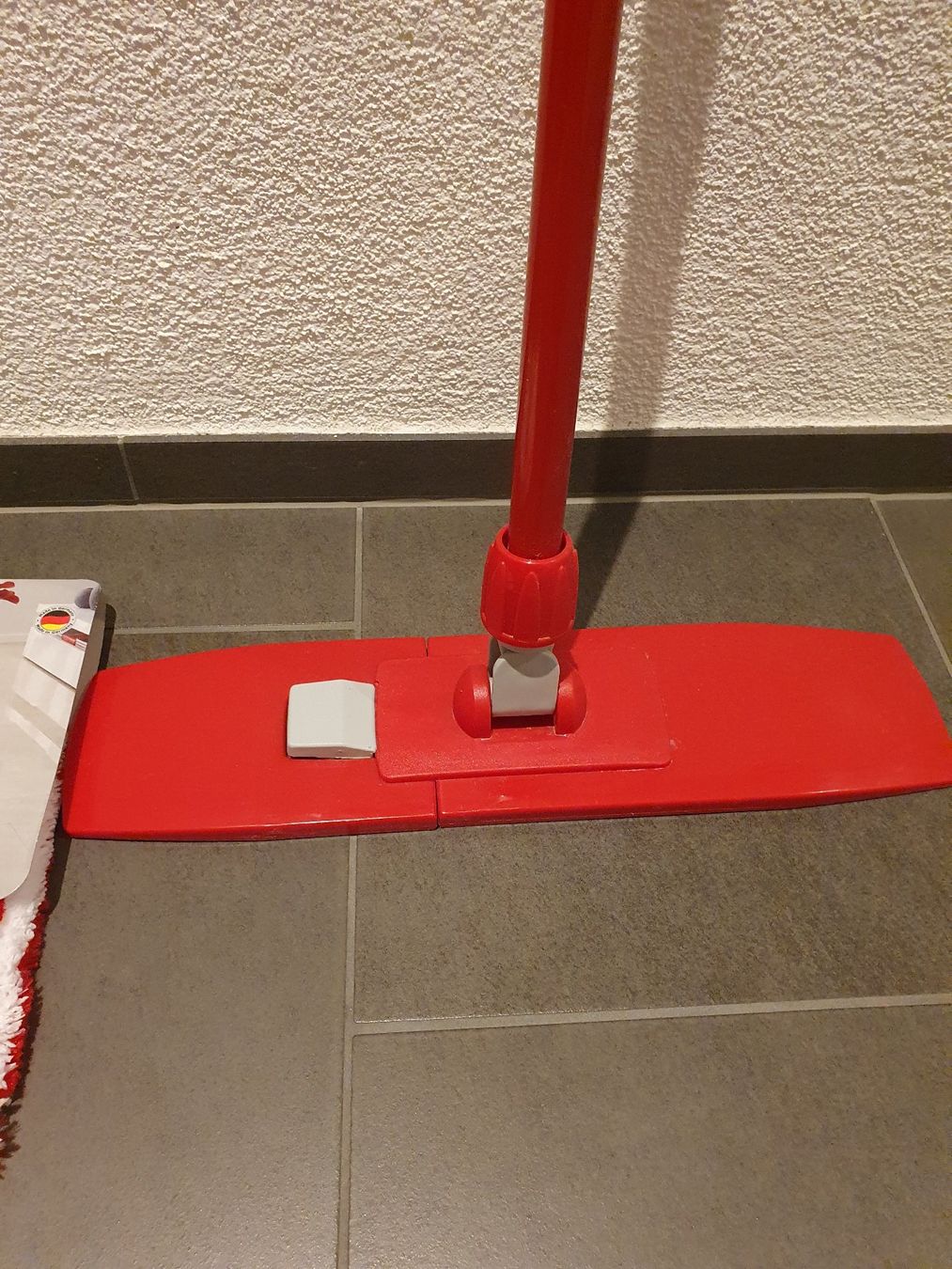 Altro in Apparecchi per la pulizia: Bodenwischer rot mit Ersatzbezug neu – Usato da Schübelbach venduto da flo_z6vh 2