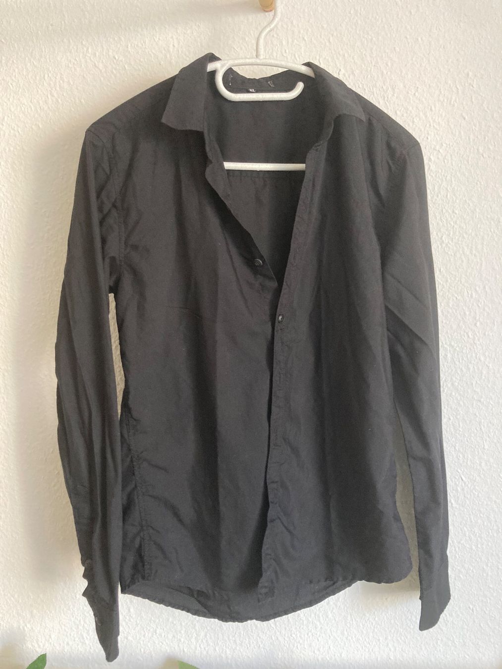 Camicette: Schwarzes Basic Hemd – Usato da Wädenswil venduto da Minou_ql76