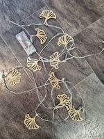 Lichterkette mit Blättern