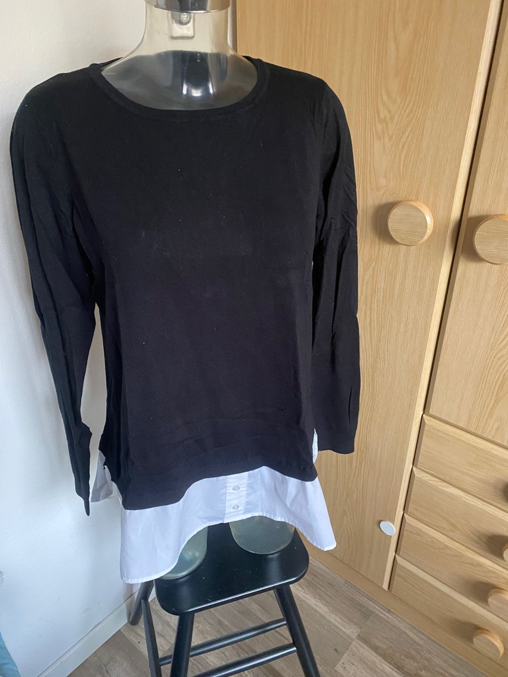 Maglioni & Felpe: Pulli schwarz mit Blusenabschluss Grösse XXL – Usato da Allenwinden venduto da Obalu